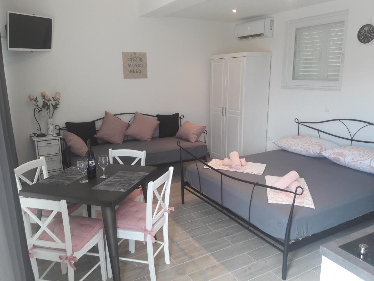 Nessa & Meli Appartement Makarska Buitenkant foto