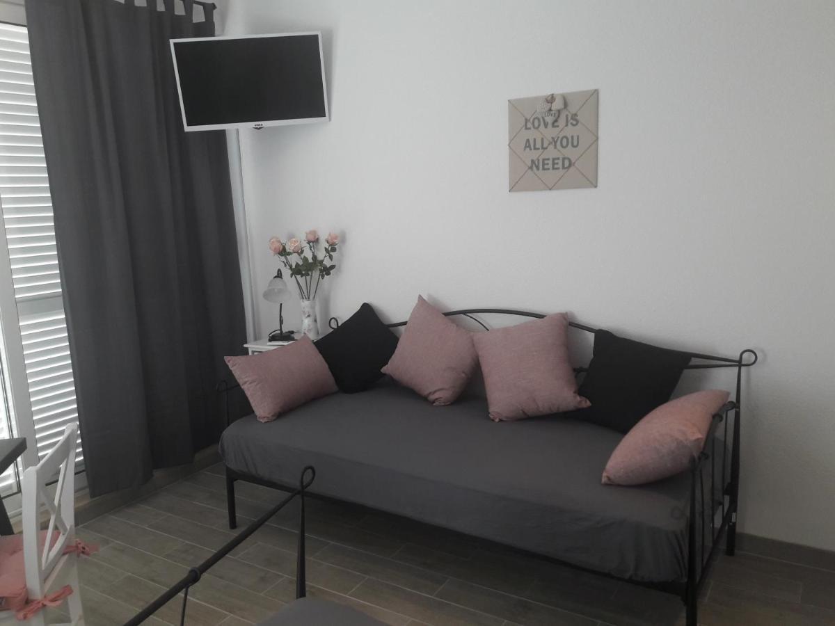 Nessa & Meli Appartement Makarska Buitenkant foto