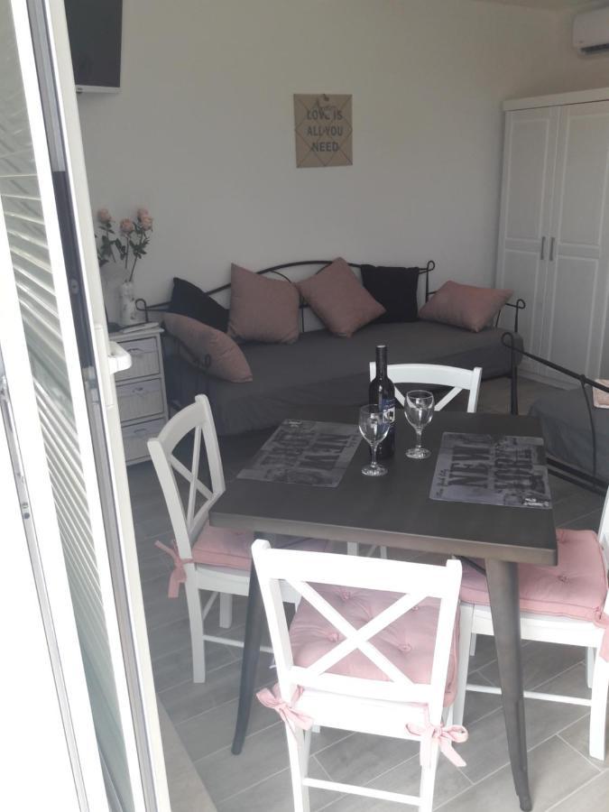 Nessa & Meli Appartement Makarska Buitenkant foto