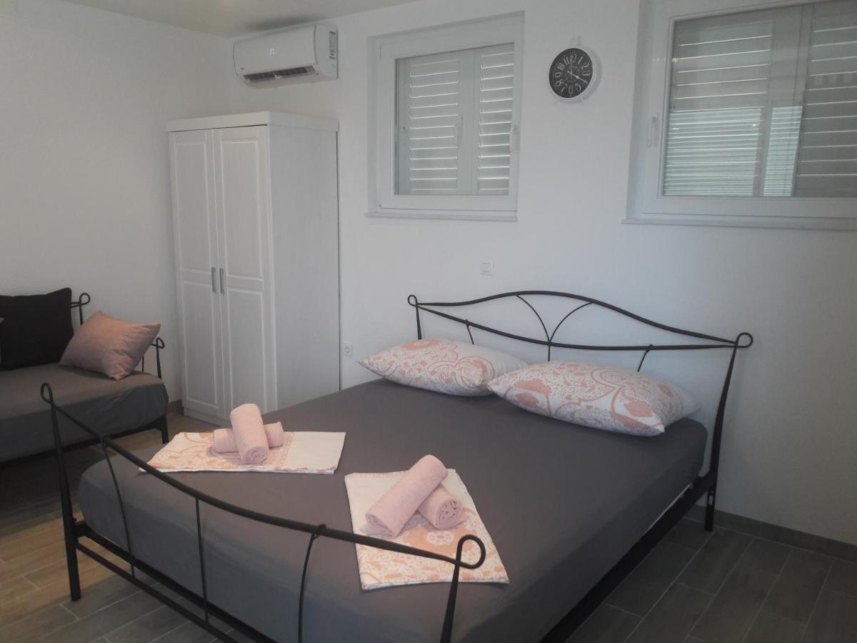 Nessa & Meli Appartement Makarska Buitenkant foto