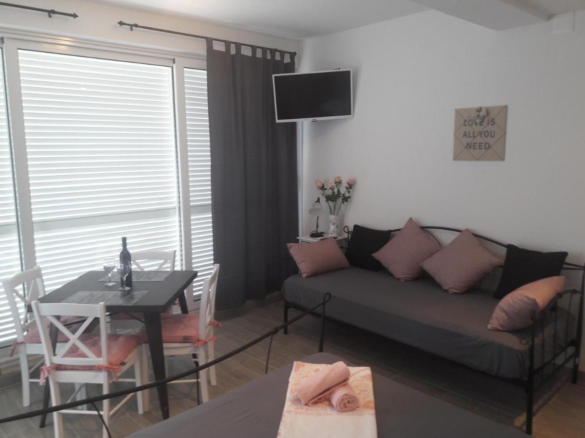Nessa & Meli Appartement Makarska Buitenkant foto